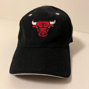 Chicago Bulls Mens Strapback Baseball Cap with Velcro Closure - Black - One Size